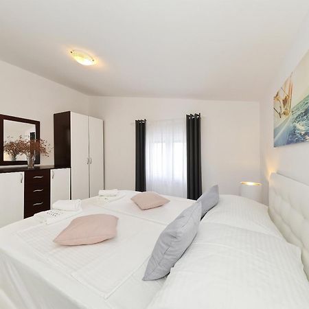 Apartments Rosini, 300M From The Beach With Shared Tavern And Bikes, Nin Bagian luar foto