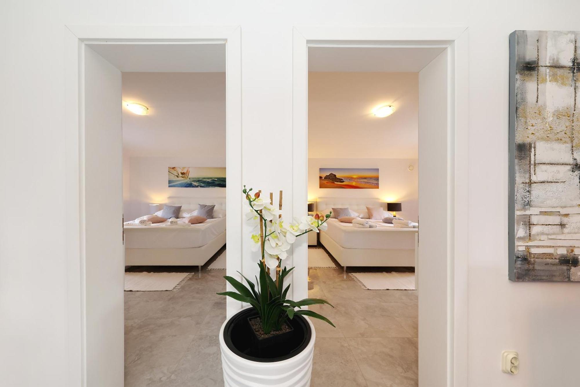 Apartments Rosini, 300M From The Beach With Shared Tavern And Bikes, Nin Bagian luar foto