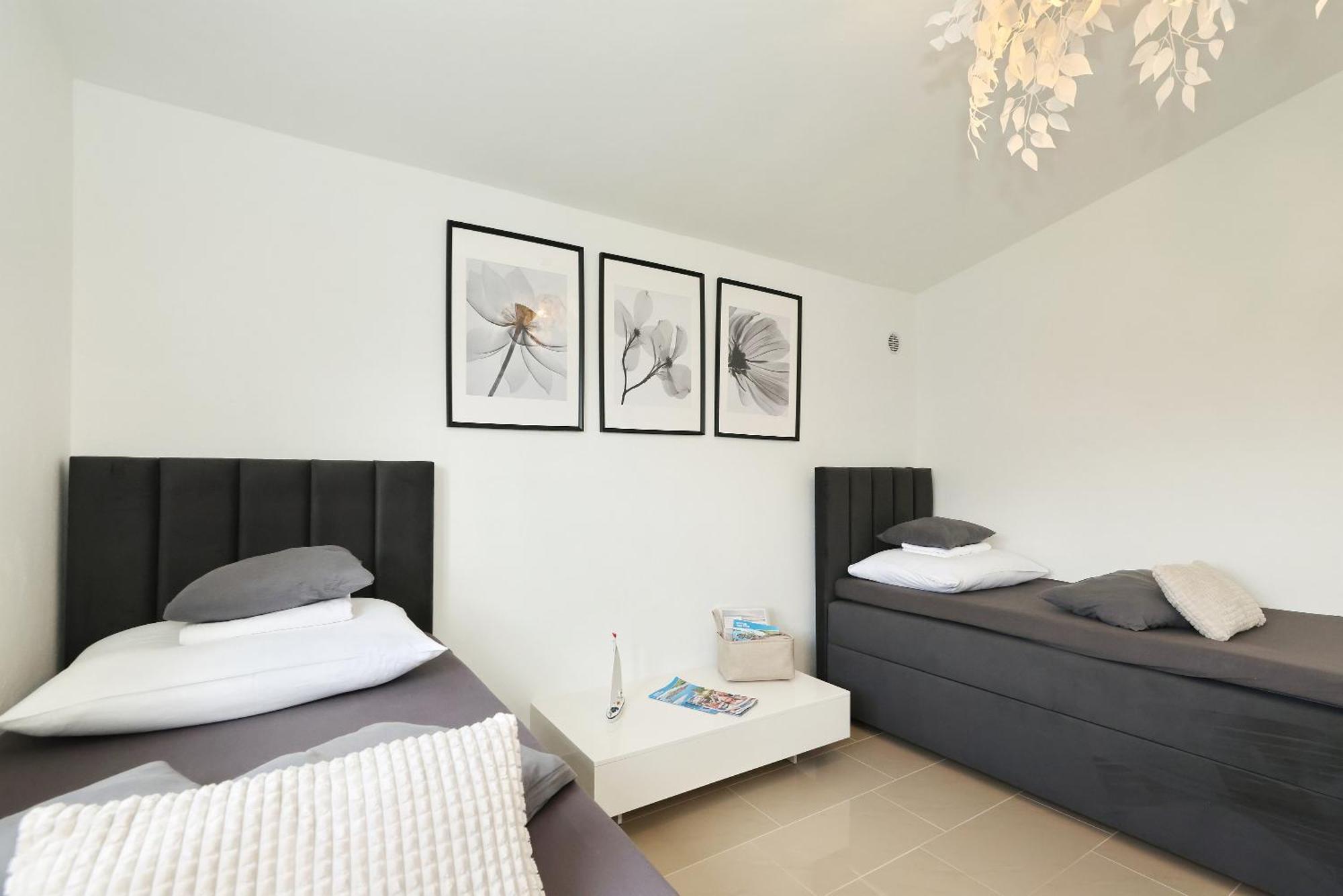Apartments Rosini, 300M From The Beach With Shared Tavern And Bikes, Nin Bagian luar foto