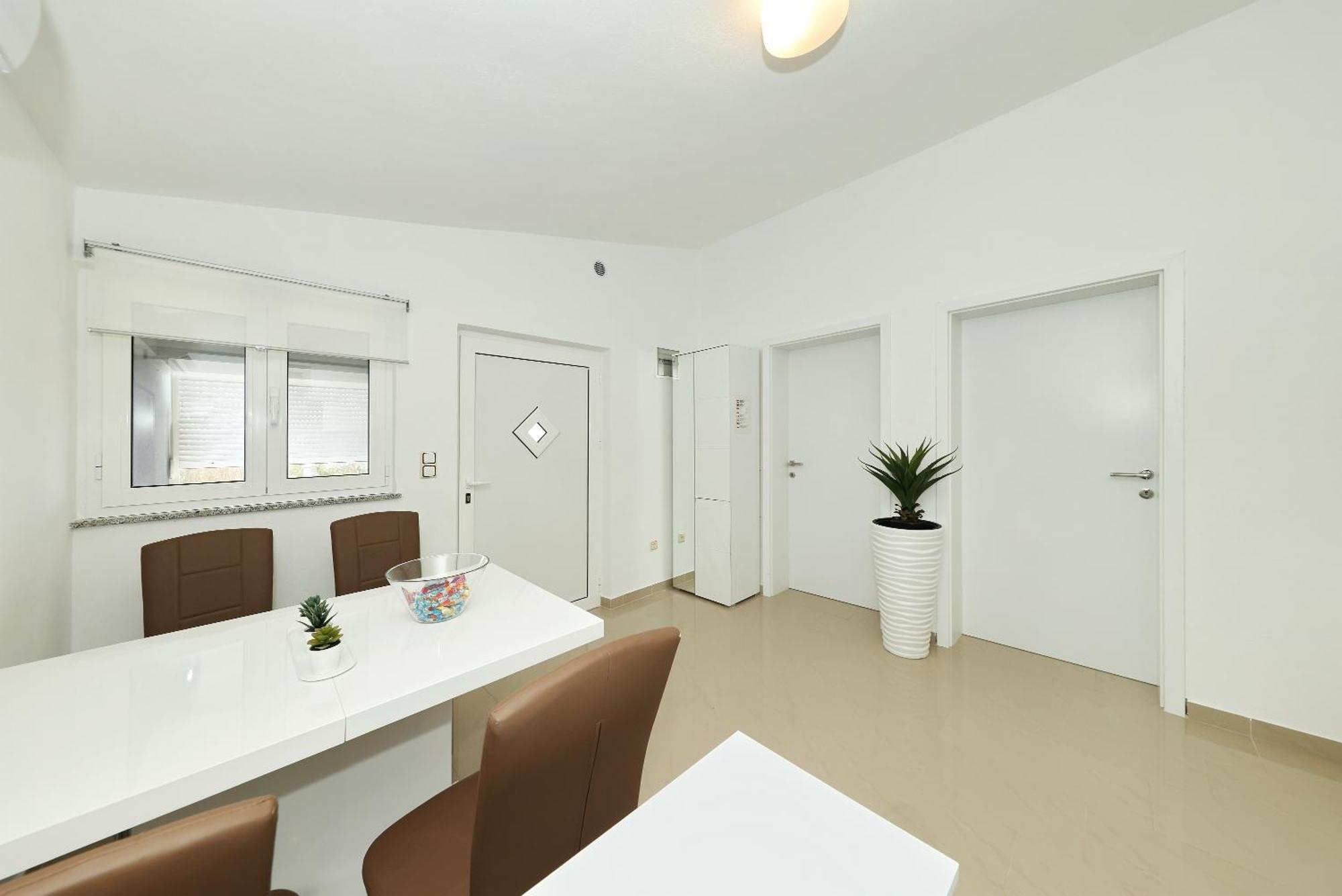 Apartments Rosini, 300M From The Beach With Shared Tavern And Bikes, Nin Bagian luar foto