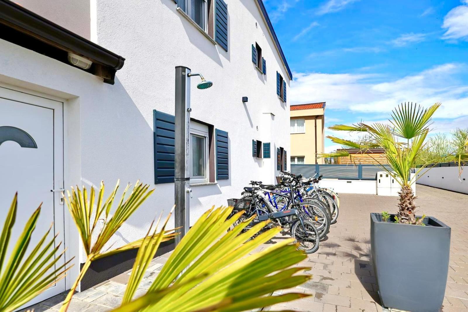 Apartments Rosini, 300M From The Beach With Shared Tavern And Bikes, Nin Bagian luar foto