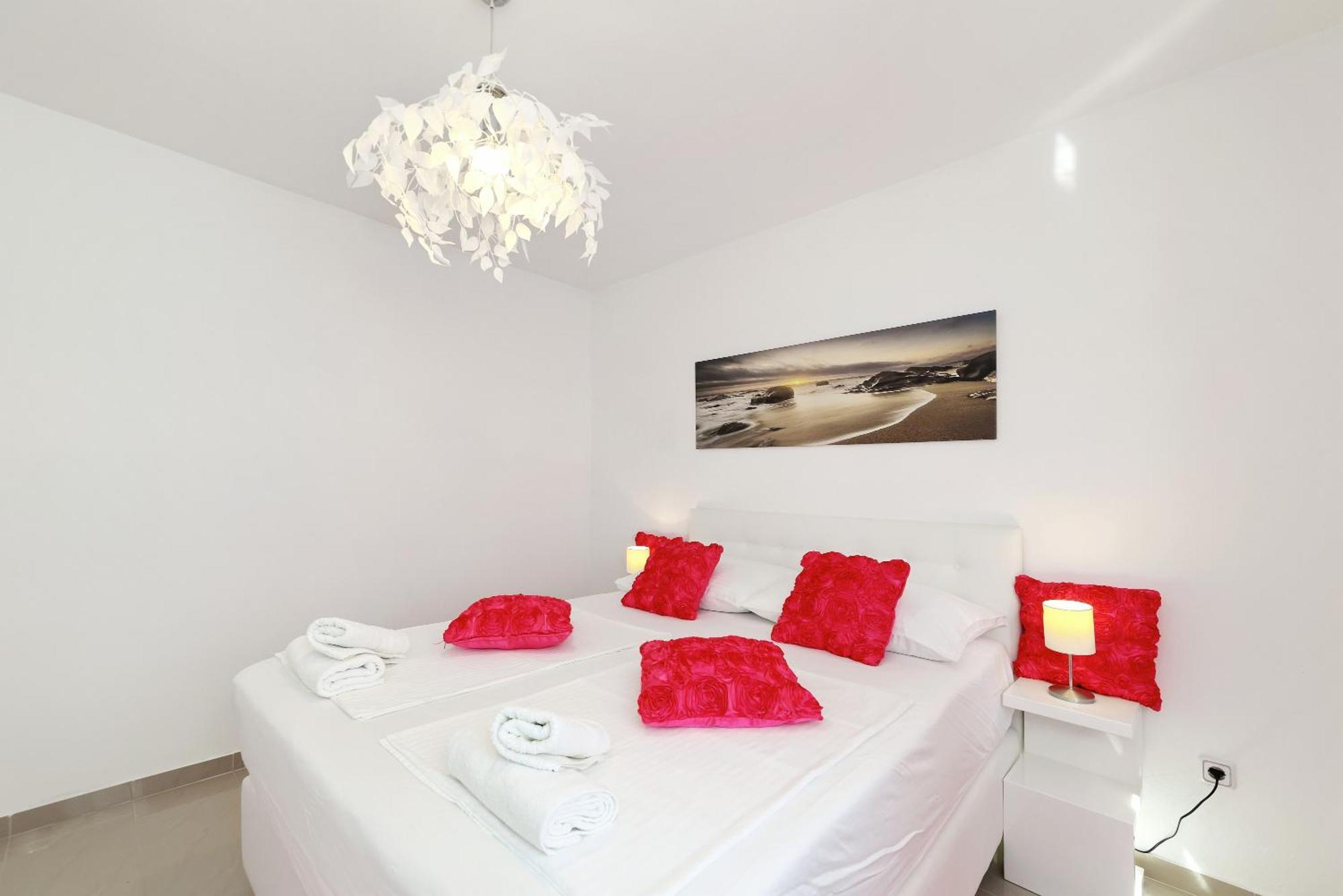 Apartments Rosini, 300M From The Beach With Shared Tavern And Bikes, Nin Bagian luar foto
