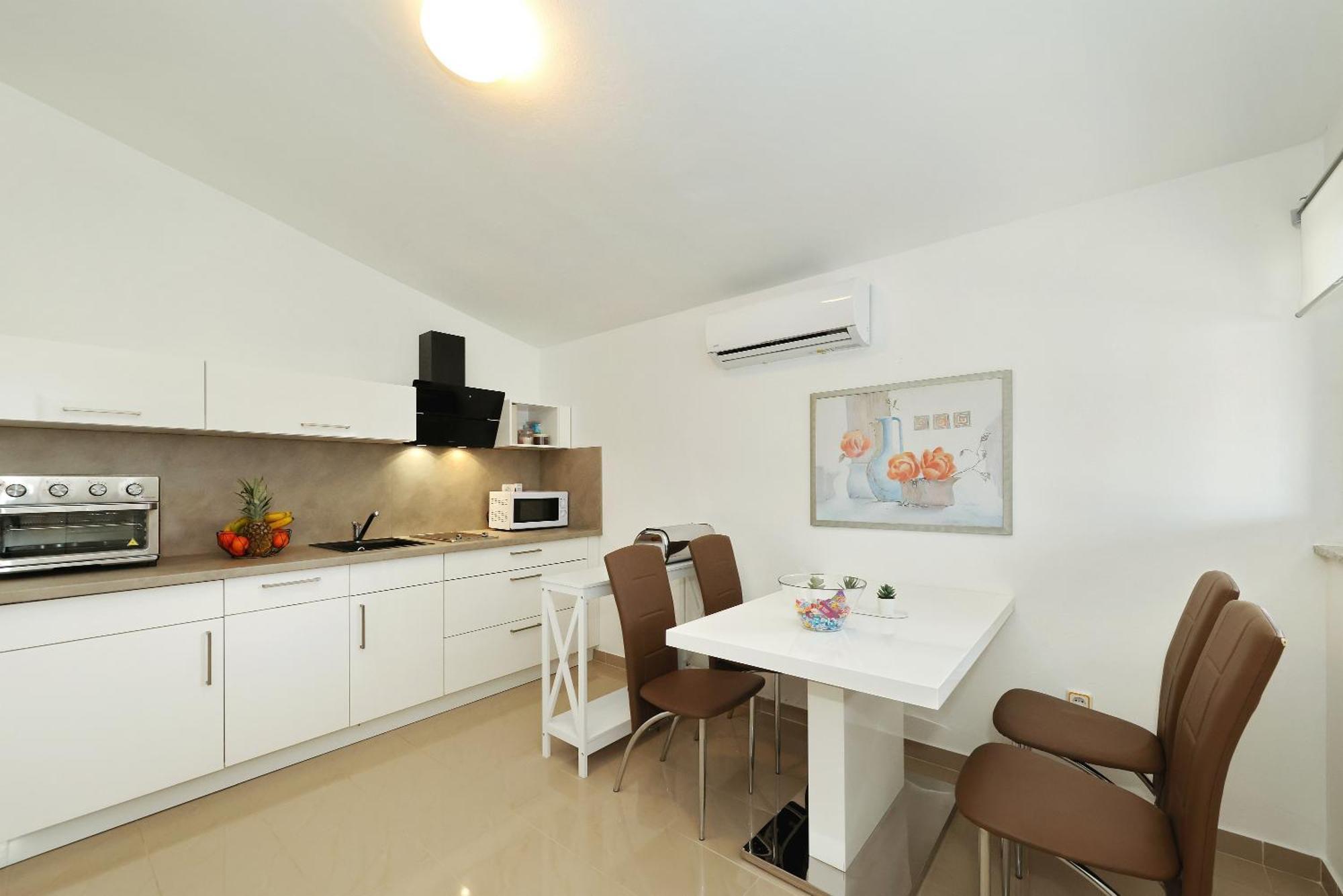 Apartments Rosini, 300M From The Beach With Shared Tavern And Bikes, Nin Bagian luar foto