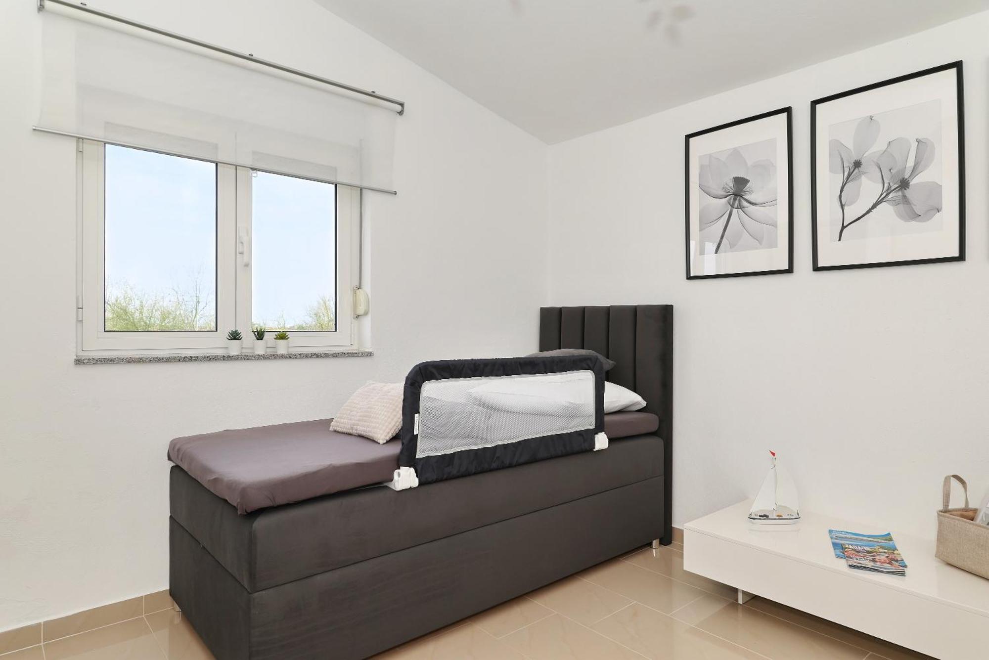 Apartments Rosini, 300M From The Beach With Shared Tavern And Bikes, Nin Bagian luar foto